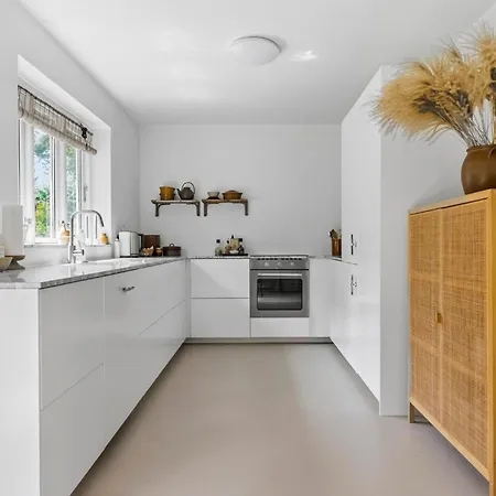 In With Kitchen