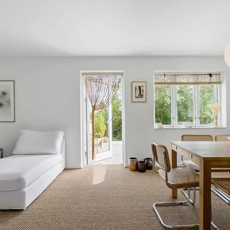 Дом отдыха 2 Bedroom Lovely In *